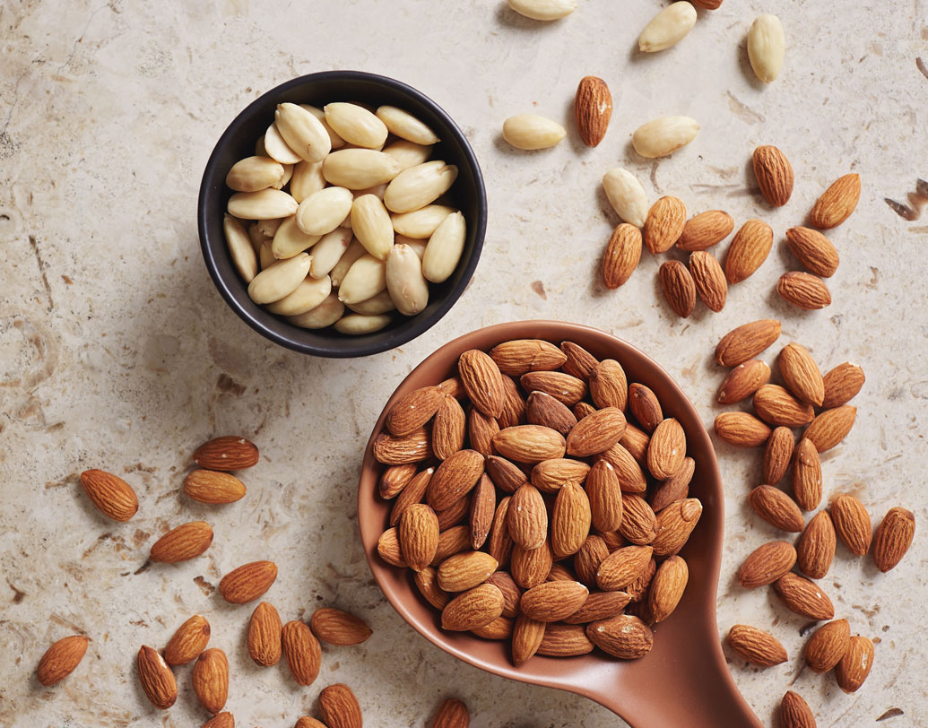 শরীরের ট্রাইগ্লিসারাইডকে নিয়ন্ত্রণ করতে চাইলে ও খারাপ কোলেস্টেরলকে রুখতে চাইলে প্রতি দিন একমুঠো বাদামই হতে পারে আপনার সমস্যার অন্যতম সমাধান। আমন্ড, বালিতে ভাজা বাদাম মিশিয়ে ২৫ গ্রাম ওজনের মতো নিন। বিকেলের টিফিনে খান তা। চিপস বা ভাজাভুজি এড়ানো যাবে, পেটও ভরা থাকবে অনেক ক্ষণ। বাদাম শরীরে ভাল কোলেস্টেরলকে বাড়ায়।