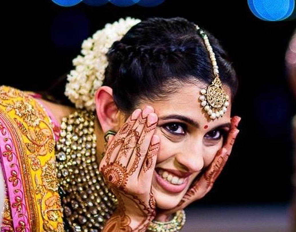 তবে বাকিদের থেকে বেশ আলাদা ছিল শাশুড়ি নীতা অম্বানীর শুভেচ্ছাবার্তা। তিনি জানিয়েছেন, শ্লোকা আসার পরে অ্যান্টিলিয়ায় কী কী পরিবর্তন হয়েছে। নীতার কথায়, শ্লোকার  দৌলতে অ্যান্টিলিয়া এখন বিশ্বের সেরা ফুড ডেস্টিনেশন।