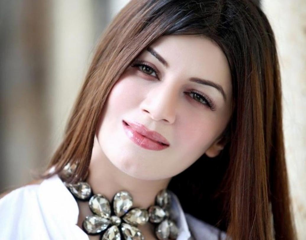 বলিউডে আত্মপ্রকাশ ২০১০ সালে ‘খট্টা মিঠা’ ছবিতে, ‘আইলা রে আইলা’ নাচে। এরপর ‘মনকথা’ ছবিতে স্পেশাল ক্যামিও অ্যাপিয়ারেন্স।