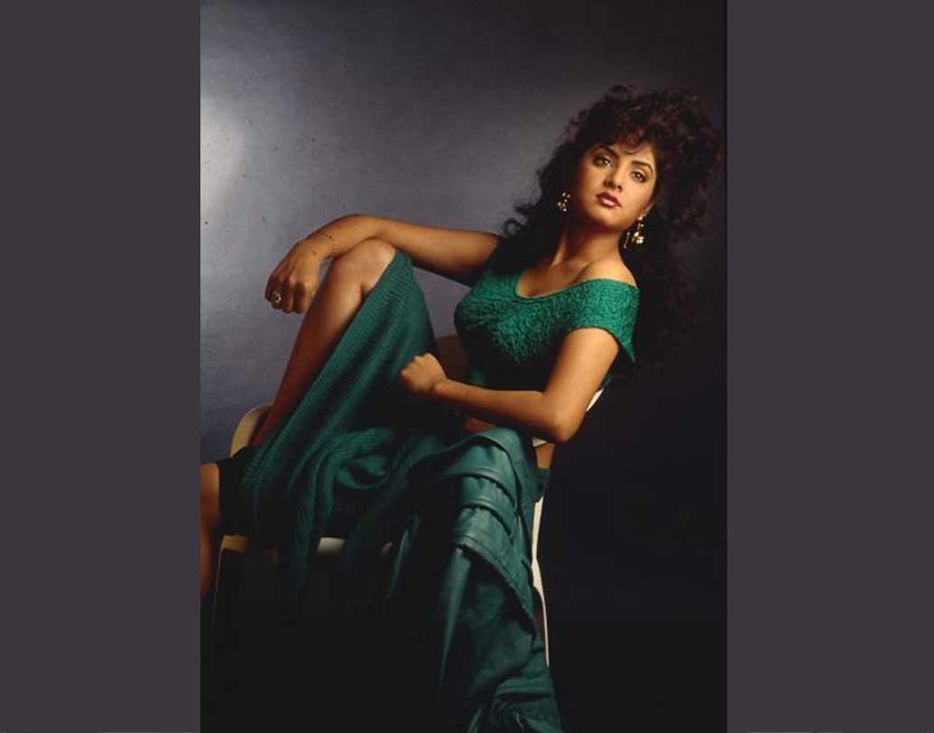 কিন্তু একইসঙ্গে কায়নাত এও জানিয়েছেন দিব্যা তাঁর দিদি না হলে হয়তো অন্যদিকে সুবিধে হত তাঁর কেরিয়ারে। কারণ তাহলে অন্তত তাঁকে সবসময় তুলনামূলক আলোচনার মুখে পড়তে হত না।