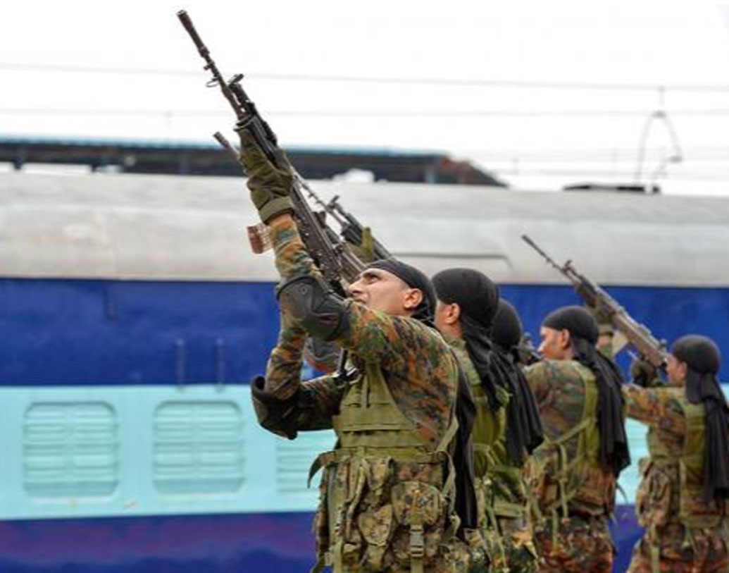 ‘কোরাস’ কম্যান্ডোদের মূলত জম্মু-কাশ্মীর, উত্তর-পূর্বাঞ্চল এবং মাওবাদী প্রভাবিত এলাকায় মোতায়েন করা হবে। পাশাপাশি, ওই সব এলাকায় রেলের যে বড় বড় প্রোজেক্ট হবে সেখানেও এই বাহিনীকে মোতায়েন করা হবে বলে জানিয়েছে রেল।