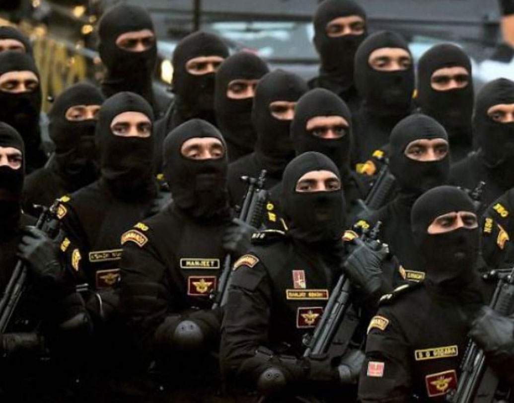 জম্মু-কাশ্মীর এবং মাওবাদী প্রভাবিত এলাকায় আপত্কালীন পরিস্থিতিকে কী ভাবে মোকাবিলা করতে হবে তার জন্য ন্যাশনাল সিকিউরিটি গার্ড (এনএসজি)-এর কায়দায় প্রশিক্ষণ দেওয়া হচ্ছে কোরাস বাহিনীকে।