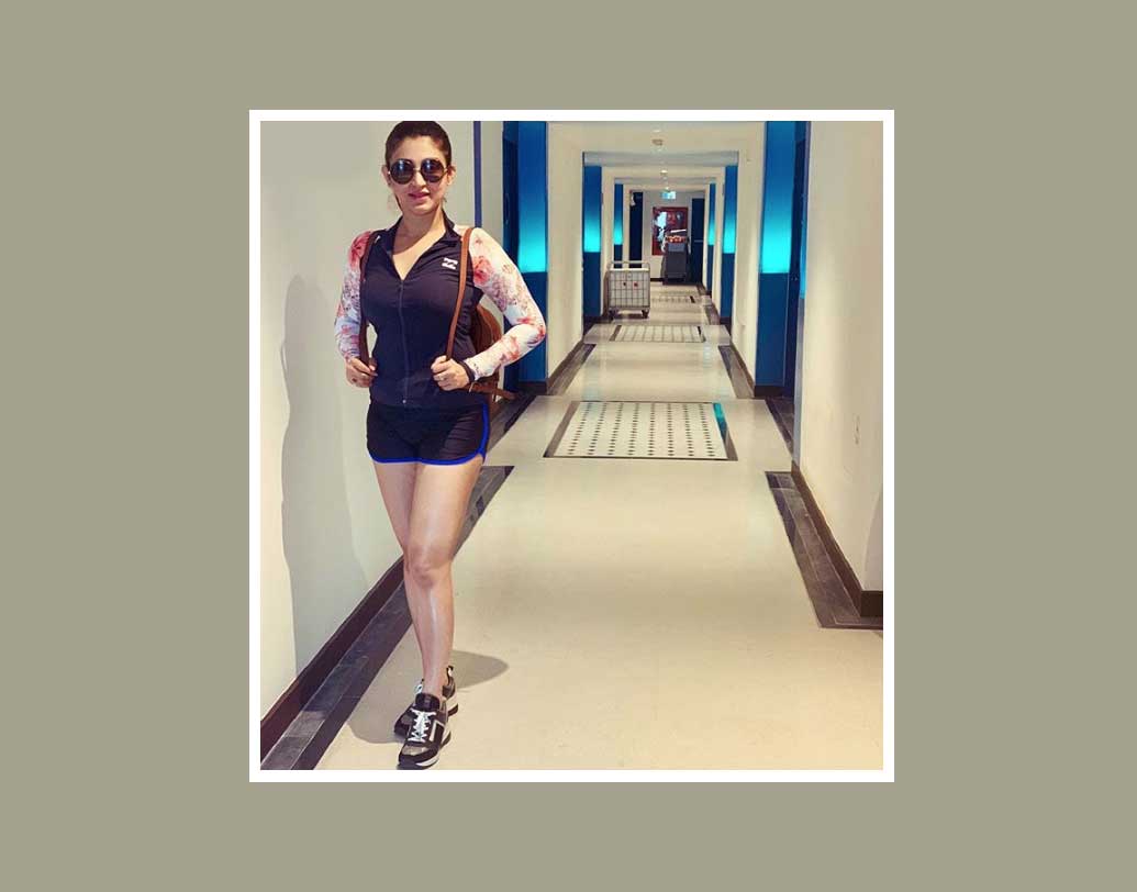 শুধু অঙ্কুশই নন। হোটেলের করিডরে ছবি তুলে ঐন্দ্রিলাও পোস্ট দিয়েছেন সোশ্যাল মিডিয়ায়। লিখেছেন, ‘কোনও এক দিন আমার স্বপ্ন সত্যি হবেই।’