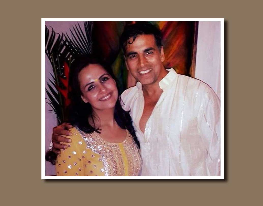 অলকার কাছে তাঁর দাদা অক্ষয় সব সময়ই ফাদার-ফিগার। প্রতি বছর রাখি পূর্ণিমায় দাদার হাতে রাখি পরিয়ে দেন বোন, অলকা।