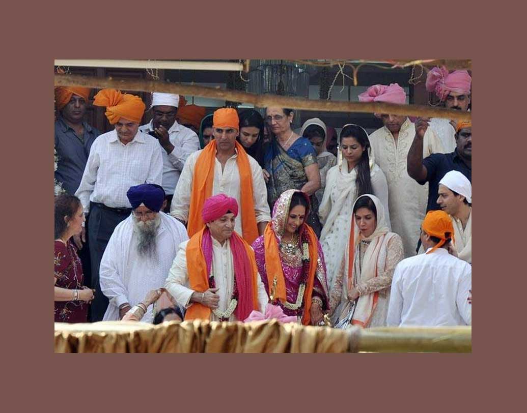 তখন সুরেন্দ্র ছিলেন ৫৫ বছর বয়সী এবং অলকার বয়স ৪০ বছর। তবে শেষ অবধি অলকার ইচ্ছে জয়ী হয়। সুরেন্দ্রর সঙ্গে তাঁর বিয়ে মেনে নেন দাদা অক্ষয়কুমার ও ভাটিয়া পারিবার।