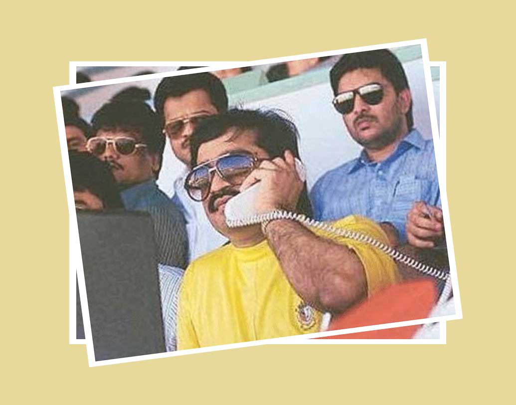 বিনোদন জগতে তো দাউদের নাম বারবার ঘুরে ফিরে এসেছে। এই অভিযোগ বহু দিনের যে, আরব সাগরের তীরে টিনসেল টাউনে অন্ধকার দুনিয়ার টাকা ওড়ে। বেনামে হিন্দি ছবি প্রযোজনা থেকে শুরু করে অভিনেতা, প্রযোজকদের হুমকি দিয়ে টাকা আদায়, দাউদের বিরুদ্ধে অভিযোগ অগণিত।