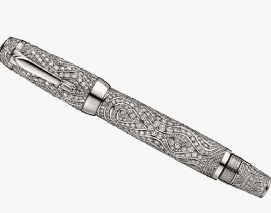 মঁ ব্লাঁ বোহেমে রয়্যাল পেন: পেনটির দাম এক কোটি টাকা। এটি ১,৪৩০টি ছোট ছোট হিরেতে মোড়া। ঢাকনাটি ১৮ ক্যারাট সোনা দিয়ে তৈরি।