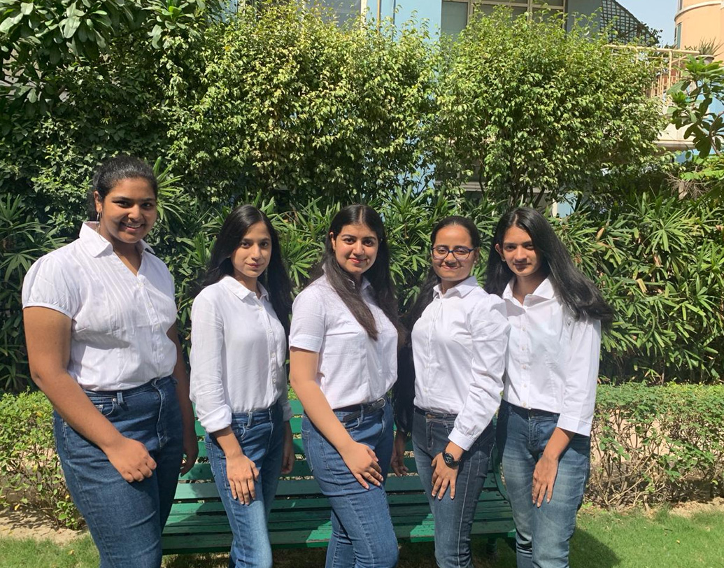 স্কুলে বন্ধুদের সঙ্গে কথায় উঠে এসেছিল অনন্যার উদ্বেগ। সেখান থেকেই জন্ম ‘মৈত্রী’ অ্যাপের।