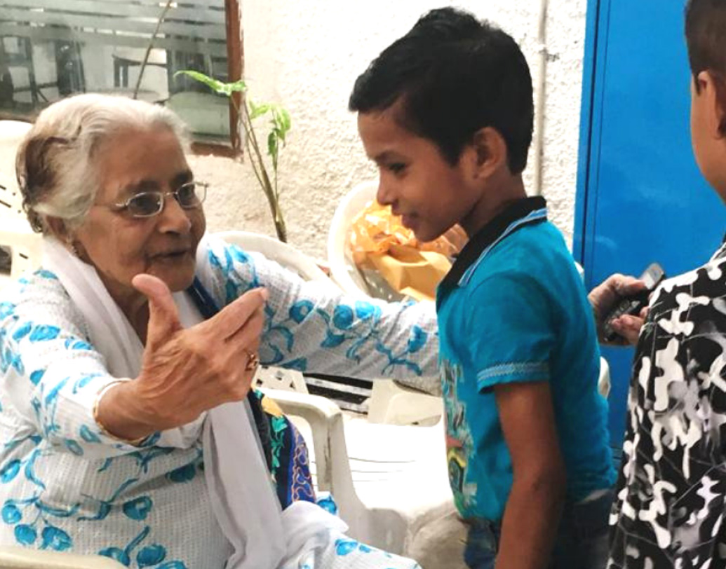 এই অ্যাপের মাধ্যমে অনাথাশ্রমের কচিকাঁচারা এবং বৃদ্ধাশ্রমের বৃদ্ধবৃদ্ধারা এক সঙ্গে কিছুটা হলেও সময় কাটাতে পারবে।