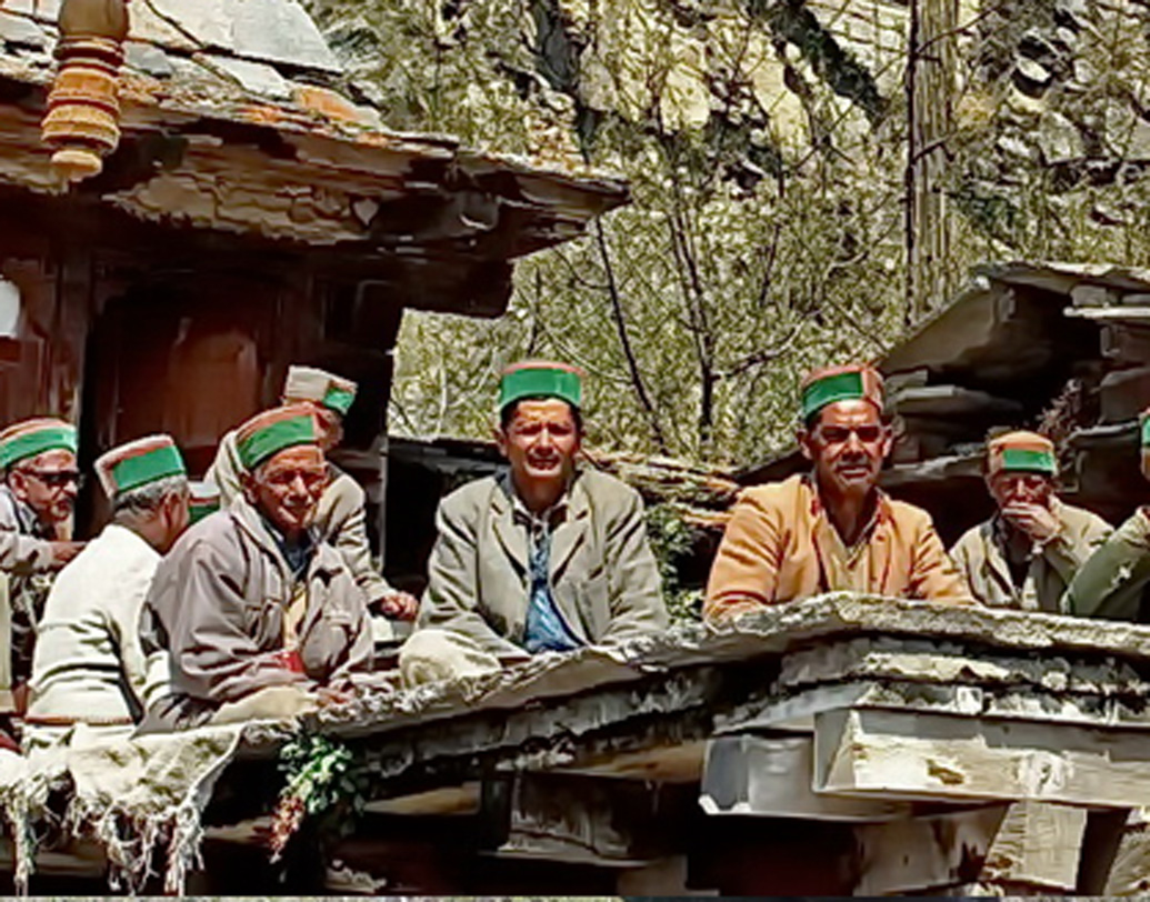 এখানে একটি পরিবারে বিয়ে হয়ে আসা তরুণীকে একই সঙ্গে তাঁর স্বামীর অন্য ভাইদেরও বিয়ে করতে হয়।