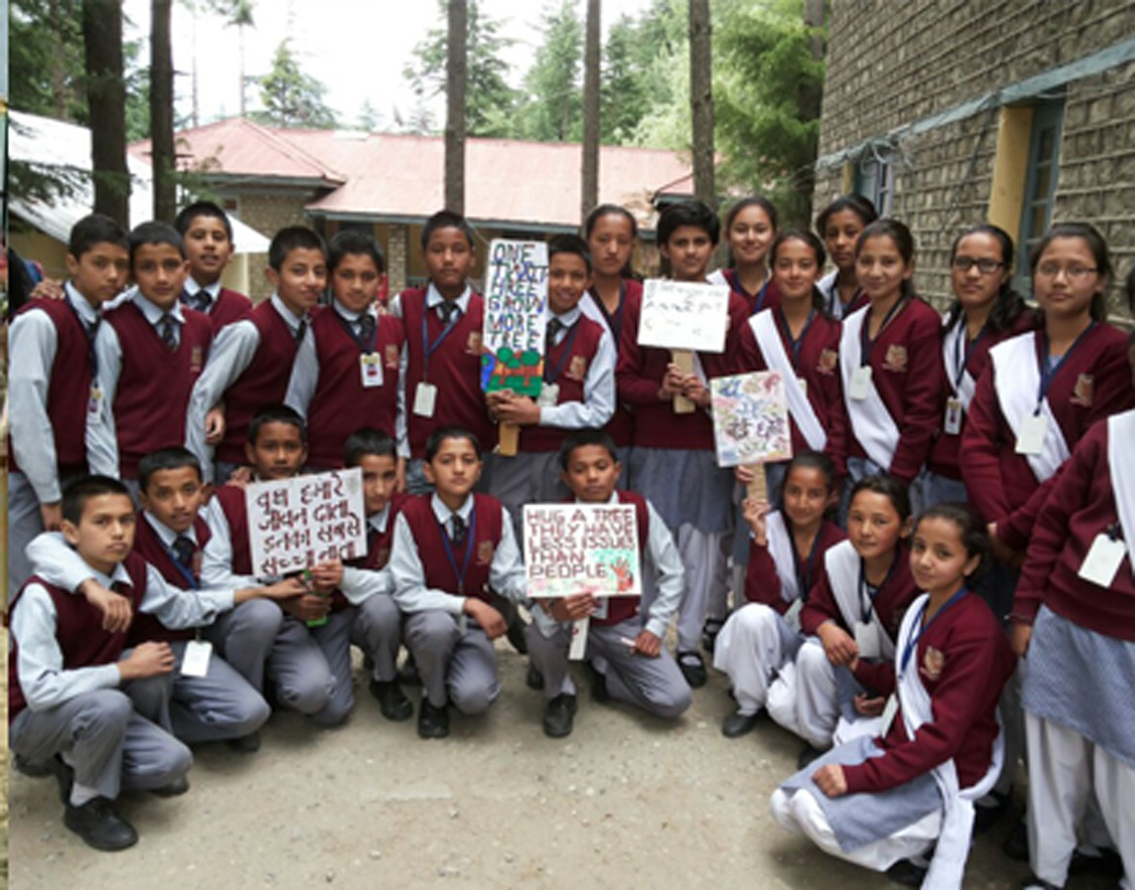 কিন্নরিদের আর্থ-সামাজিক পরিস্থিতি আগের এখন অনেকটাই ভাল। পর্যটন শিল্পের বিকাশ হয়েছে। নতুন প্রজন্মের মধ্যে শিক্ষার প্রতি আগ্রহ বেড়েছে। পলিঅ্যান্ড্রির চল তাই আগের থেকে এখন অনেকটাই কমেছে কিন্নরে।