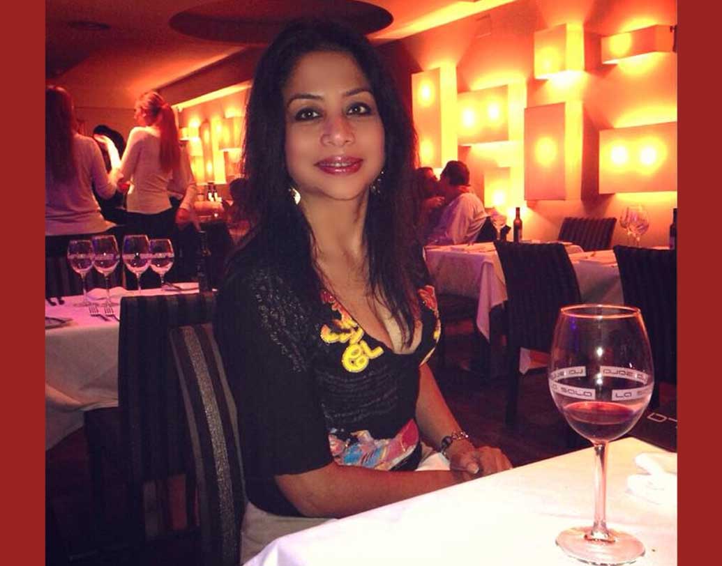 সংবাদমাধ্যমে প্রকাশ, ‘স্বামী’ পরিচয়েই ইন্দ্রাণীর সঙ্গে একই বাড়িতে থাকতেন সিদ্ধার্থ। তাঁদের বিয়ে হয়েছিল কি না, সে বিষয়ে কোনও প্রামাণ্য তথ্য নেই। ধীরে ধীরে সিদ্ধার্থের প্রতি মোহ কাটতে থাকে ইন্দ্রাণীর। তখন আরও সামনের দিকে তাকাতে চাইছেন এই উচ্চাকাঙ্ক্ষী।