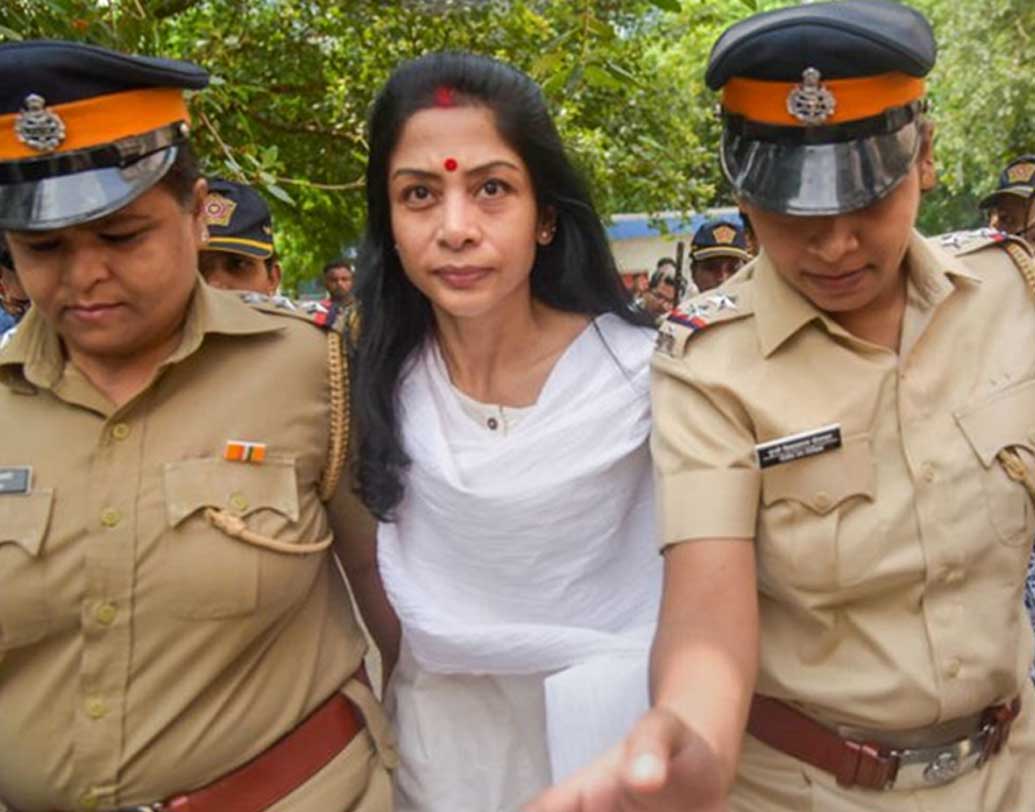 তবে তাঁর জারিজুরি বেশিদিন চলল না। ২০১২ সালের মে মাসে রায়গড়ের জঙ্গল থেকে একটি দগ্ধ দেহ উদ্ধার করে পুলিশ। দুর্ঘটনার মামলা দায়ের করা হয়। দাবিদারহীন দেহ থেকে নমুনা সংগ্রহ করে পাঠানো হয় ফরেন্সিক পরীক্ষার জন্য। সেই রিপোর্টকে হাতিয়ার করেই ঘটনার প্রায় সাড়ে তিন বছর পরে গ্রেফতার করা হয় অতীতের মিডিয়া ব্যারন পিটার মুখোপাধ্যায় ও তাঁর প্রভাবশালী, সুন্দরী, সপ্রতিভ স্ত্রীকে।