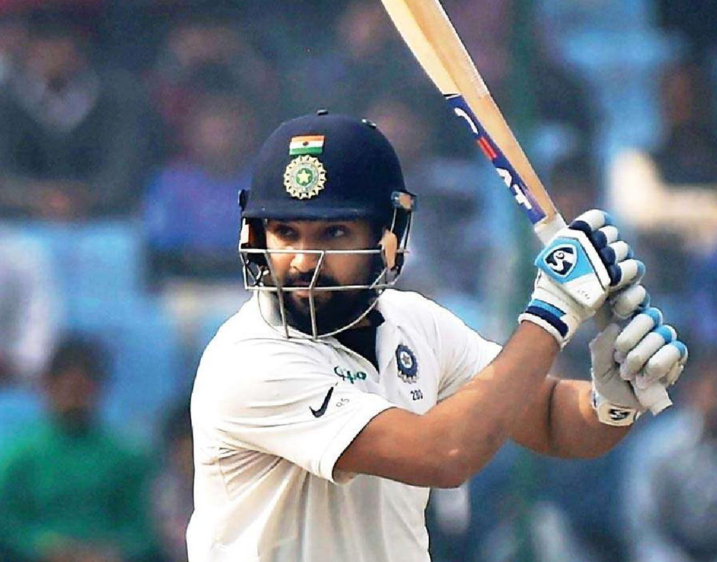 রোহিত শর্মা- একদিনের ক্রিকেটের ‘হিট-ম্যান’ টেস্ট ক্রিকেটে ব্রাত্য হয়ে পড়েন বার বার। তবে এ বারে সেই সুযোগ তাঁর সামনে আসতে পারে। দুরন্ত ফর্মে ছিলেন বিশ্বকাপে। সেই ফর্ম টেস্টেও ধরে রাখতে চাইবেন তিনি।