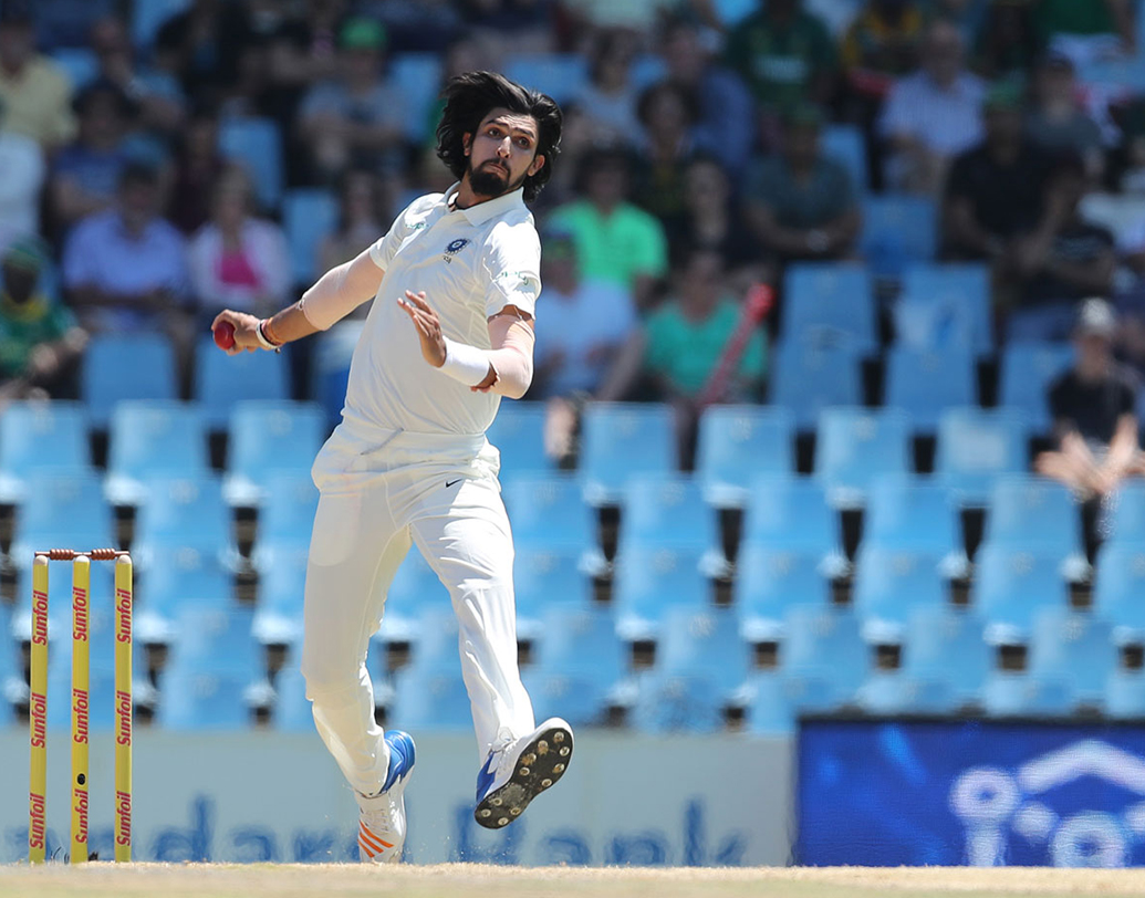 ইশান্ত শর্মা- টেস্ট ক্রিকেটে তাঁকেও দল অপরিহার্য মনে করে। দিল্লির এই পেসার ক্যারিবিয়ান পিচে বাউন্স আদায় করে নেওয়ার ক্ষমতা রাখেন। ভারতীয় দলের বহু বৈচিত্র্যের মধ্যে তিনি এক অন্যতম অংশ।