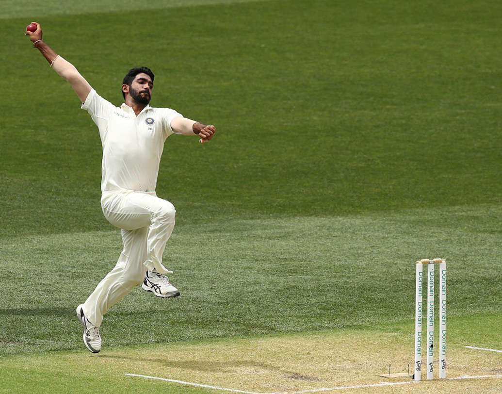 যশপ্রিত বুমরা- একদিনের ক্রিকেটে তাঁকে বিশ্রাম দিয়ে টেস্ট ক্রিকেটে ফিরিয়ে আনা হয়েছে। তাঁর বিষাক্ত ইয়র্কার যে ভাবে ব্যাটসম্যানকে ছোবল মারে, তাতে কুপোকাত হন অনেক বড় ব্যাটসম্যানই। তরতাজা বুমরা যে আরও বেশি বিষাক্ত হয়ে উঠবেন সেই আশা করতেই পারেন ক্রিকেটপ্রেমীরা।