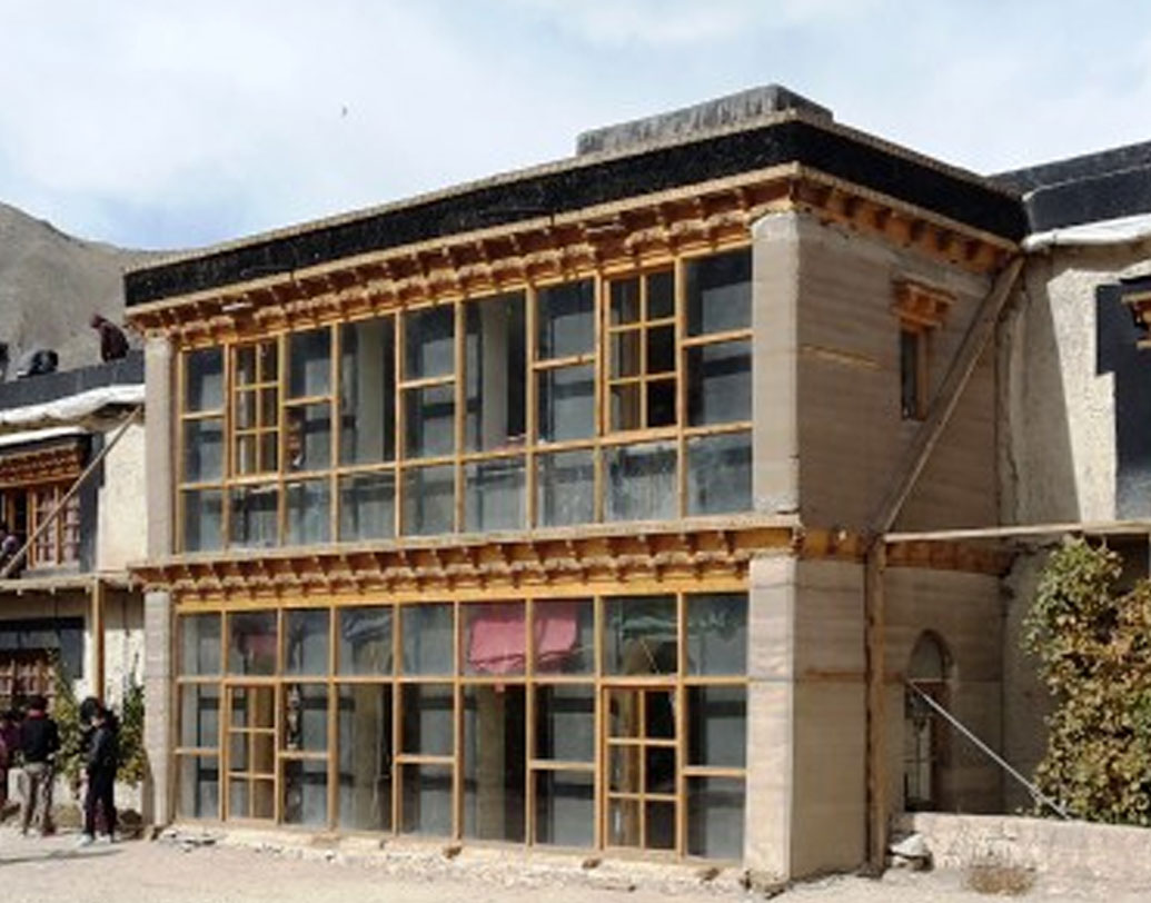 ২০১৮ সালে সোনম বরফে মোড়া হিমালয়ের কোলে ‘হিমালয়ান ইনস্টিটিউট অফ অলটারনেটিভস’ নামে এক শিক্ষা প্রতিষ্ঠান চালু করেন। উদ্দেশ্য, শুধুমাত্র পুঁথিগত বিদ্যা নয়, হাতেকলমে ছাত্রদের জীবন ধারণের পাঠ শেখানো। বর্ণময় জীবন ছেড়ে সেই কাজেই সোনমের ভরসা হয়ে উঠেছেন গীতাঞ্জলি।