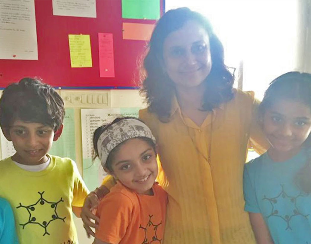 চাকরি সূত্রে ডেনমার্কে থাকাকালীন তিনি একটি ইঞ্জিনিয়ারিং ফার্ম, এবং একটা প্রকাশনী সংস্থা তৈরি করেন। দেশে ফিরে পুদুচেরীর একটা হাসপাতালের সঙ্গেও যুক্ত হন গীতাঞ্জলী। ২০১৫ সালে চেন্নাইয়ে তৈরি হয় কেমব্রিজ স্কুল। এই স্কুলের হাত ধরেই তাঁর শিক্ষা ক্ষেত্রে প্রবেশ। ওই স্কুলে শিক্ষকতা করতেন গীতাঞ্জলি।