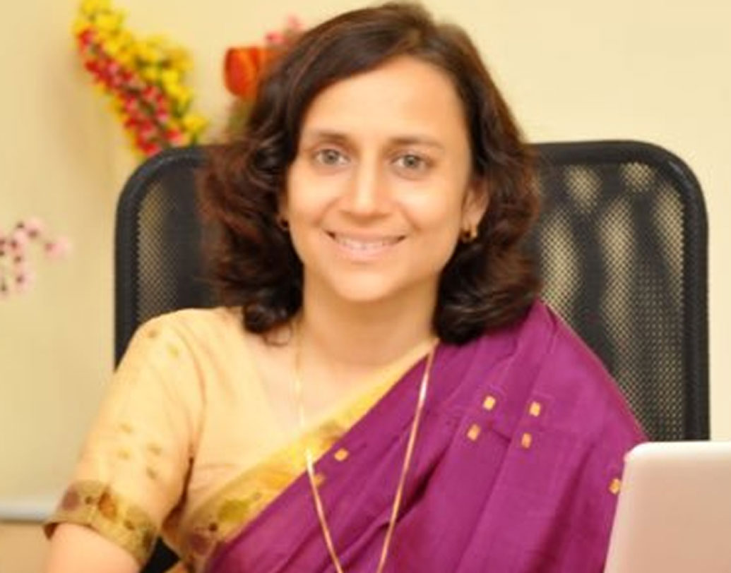 একটা সময় এমন ছিল যখন, সোমবার থেকে শুক্রবার স্কুল পরিচালনা করতেন গীতাঞ্জলি, আর তারপর পুদুচেরীতে ফিরে শুরু হত হাসপাতালের দেখাশোনা।