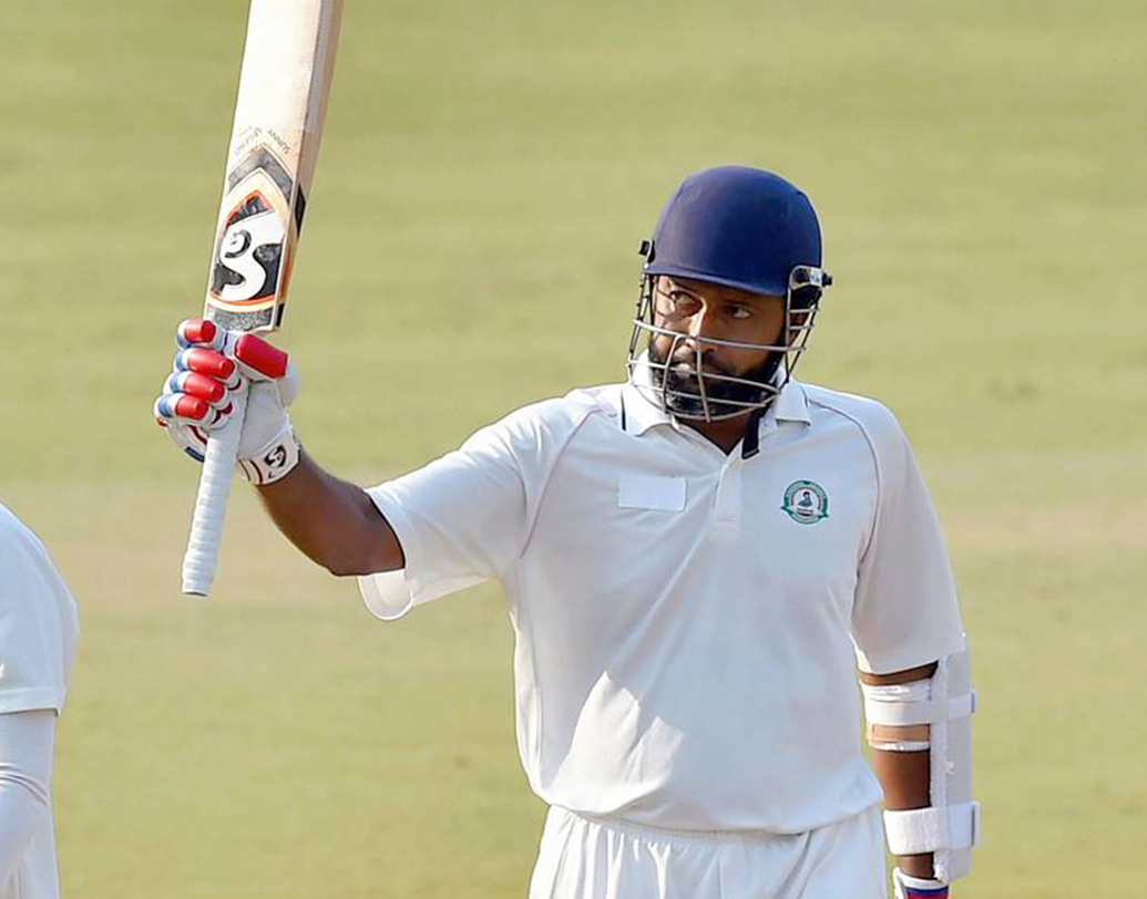 ওয়াসিম জাফর- প্রথম শ্রেণির ক্রিকেটে ১৯,১৪৭ রান করেছেন। রয়েছে ৫৭টি সেঞ্চুরিও। গড় ৫১.১৯। কিন্তু আন্তর্জাতিক কেরিয়ারে খেলেছেন মাত্র ৩১টি টেস্ট। ২০০০ সালে অভিষেক ঘটলেও সে বছর খেলেন মাত্র দু’টি ম্যাচ। সে ভাবে দাগ কাটতে পারেননি তিনি।