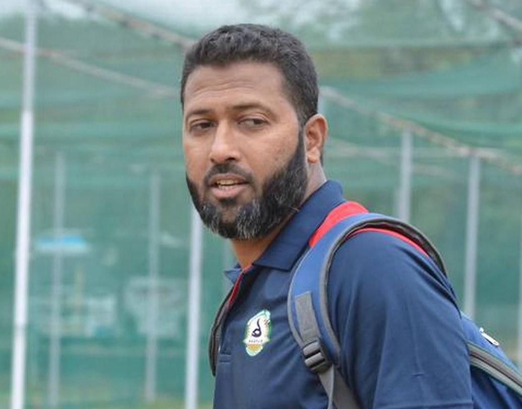 ২০০২ সালে সৌরভের নেতৃত্বে ফিরে আসেন তিনি। কিন্তু মাত্র পাঁচটি টেস্ট খেলেই আবার বাদ পড়েন। সৌরভের নেতৃত্বে আর ফেরা হয়নি। সেই নয়টি ইনিংসে করেছিলেন ২১৫ রান। প্রথম শ্রেণির ক্রিকেটে নিয়মিত রান পেলেও এর পর উপেক্ষাই জুটেছে মুম্বইয়ের এই ওপেনারের কপালে।