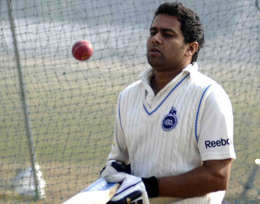 সৌরভের সময়কালে খেলেছেন ছয়টি টেস্ট। রান করেছিলেন ২৬৪। টেকনিকের দিক থেকে তিনি এগিয়ে থাকলেও সে ভাবে রান পাননি। সৌরভের থেকে সেই ভাবে সাহায্যও পাননি। অন্য ওপেনার সহবাগ দাপিয়ে খেললেও তাঁর সঙ্গী পেতে বেশ ঘাম ঝরাতে হয়েছিল ভারতকে।