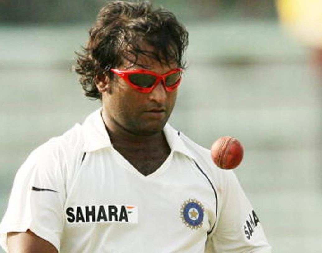 সৌরভের অধিনায়কত্বে ২০০৪ সালে তাঁর অভিষেক হলেও খেলেছিলেন মাত্র দু’টি ওয়ানডে। পাকিস্তানের বিরুদ্ধে সেই দুই ম্যাচে পাননি একটিও উইকেট। হরভজন-কুম্বলের মাঝে হারিয়েই যান তিনি। সৌরভ অন্য কোনও স্পিনারকে সুযোগও দেননি সেই সময়।
