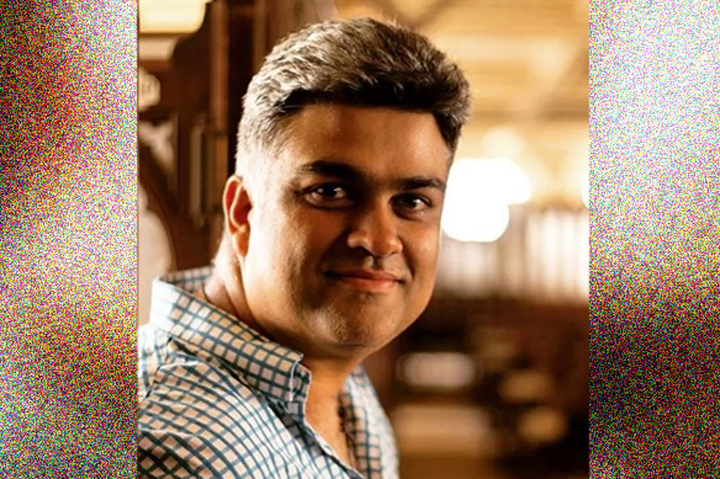 সিদ্ধার্থ পি মলহোত্র: গডফাদারের ছোঁয়ায় আরও এক সিদ্ধার্থ উন্নতি করেছেন। তবে তিনি অভিনেতা নন। পরিচালক। কর্ণ জোহরের ছবি ‘উই আর ফ্যামিলি’-তে সিদ্ধার্থকে পরিচালনার সুযোগ করে দিয়েছিলেন কর্ণই। রানি মুখোপাধ্যায় অভিনীত ‘হিচকি’ ছবিটাও তাঁরই পরিচালিত। এই ছবিটা যশ রাজ ফিল্ম প্রোডাকশন হাউসের হলেও কর্ণ জোহর ব্যক্তিগত ভাবে এর প্রমোশন করেছিলেন।