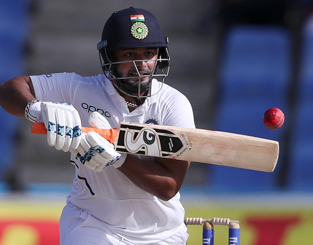 যে পরিমাণ সুযোগ তিনি পাচ্ছেন, এবার প্রশ্ন উঠছে সেই নিয়ে। সত্যিই কি তিনি যোগ্য এত সুযোগের? এই টেস্ট সিরিজে ঋদ্ধিকে না খেলিয়ে ভারতীয় দল আভাস দিয়েছে পন্থকেই ভবিষ্যতের জন্য তৈরি করার, কিন্তু প্রথম ইনিংসে ২৪ রানে আউট হন তিনি।