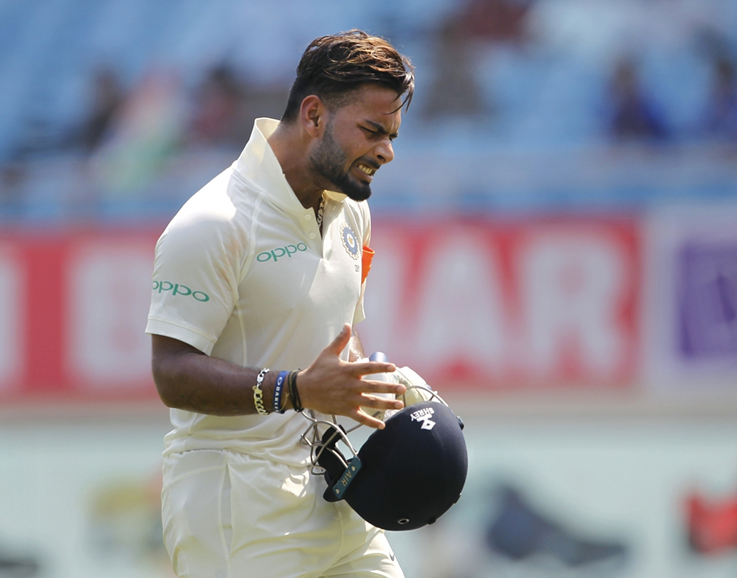 দ্বিতীয় দিনের শুরুতে যখন দরকার ছিল জাডেজার সঙ্গে পার্টনারশিপ গড়ে দলকে নিরাপদ স্কোরে নিয়ে যাওয়ার, তখন অফ স্টাম্পের বাইরের বলে ব্যাট পেতে দিলেন তিনি। দ্বিতীয় স্লিপে ওঁত পেতে থাকা হোল্ডারের হাতে ক্যাচ দিয়ে ফিরে গেলেন অবিবেচকের মতো। আবার প্রমাণ করলেন পরিণত হতে এখনও সময় লাগবে তাঁর।