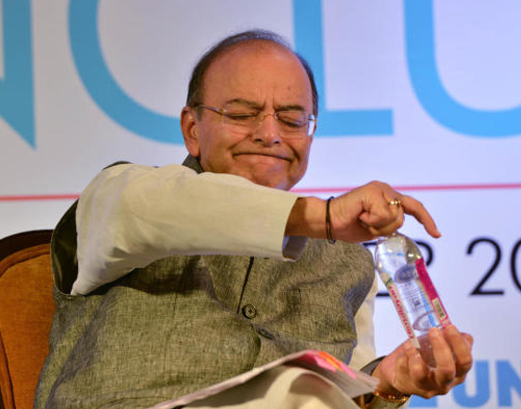 ২০০৪ সালে তিনি রাজস্থান হাইকোর্টে কোকাকোলার আইনজীবী হয়ে মামলা লড়েছিলেন। ২০০৯ সালে আইনজীবী হিসেবে প্র্যাকটিস করা বন্ধ করে দেন তিনি।