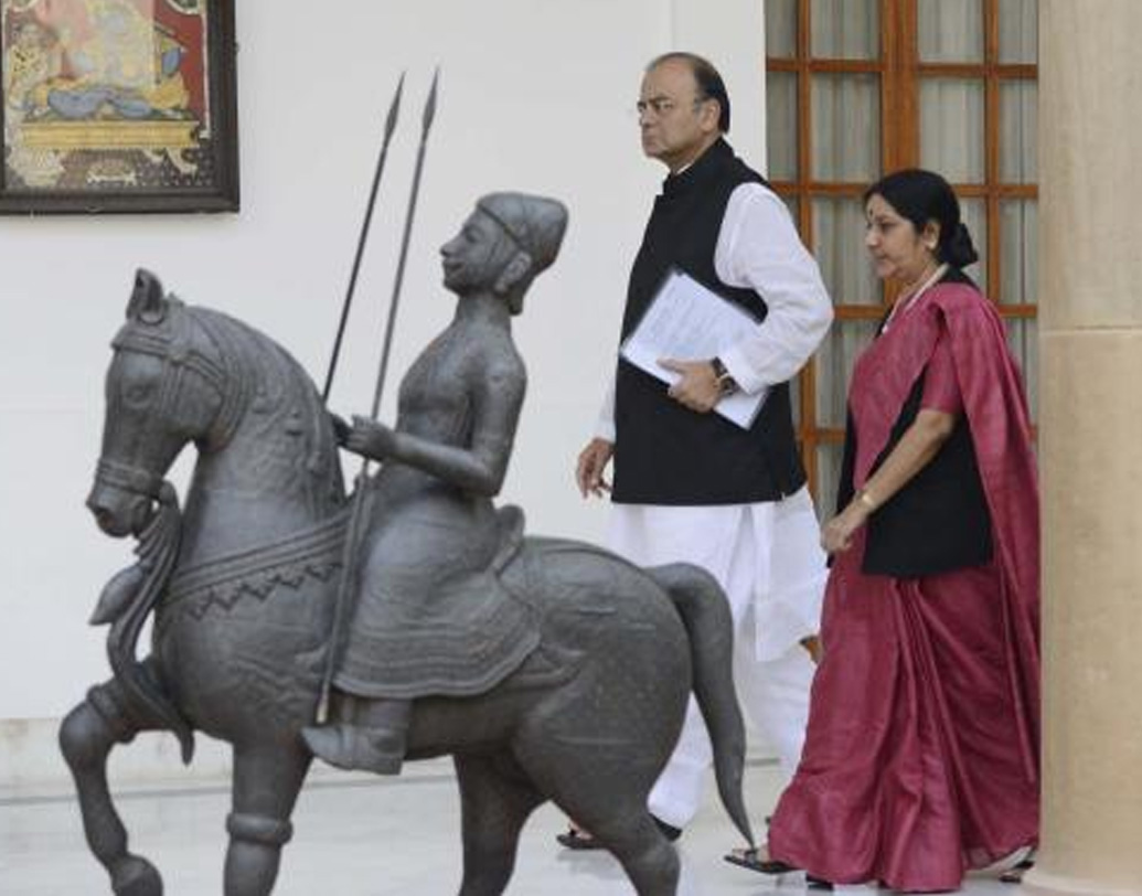 তাঁর রাজনীতিক-জীবনে চোখ রাখলে দেখা যায়, তিনি ১৯৯১ থেকে ভারতীয় জনতা পার্টির ন্যাশনাল এগজিকিউটিভ-এর সদস্য। ১৯৯৯ লোকসভা নির্বাচনের প্রচারে তিনিই ছিলেন দলের মুখপাত্র।