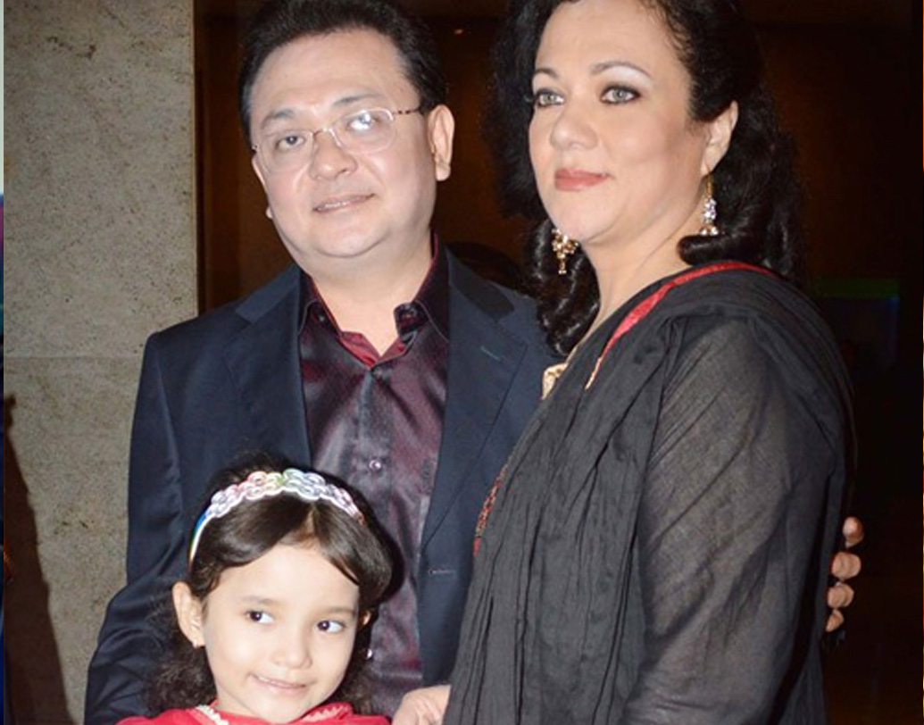 ১৯৯০ সালে বিয়ে করেন মন্দাকিনী। প্রাক্তন বৌদ্ধ সন্ন্যাসী কাগয়ুর টি রিনপোচে ঠাকুরকে। সাত ও আটের দশকে মার্ফি রেডিয়োর বিজ্ঞাপনে যে শিশুর হাসিমুখ দেখা যেত, তা ছিল এই রিনপোচে ঠাকুরেরই।