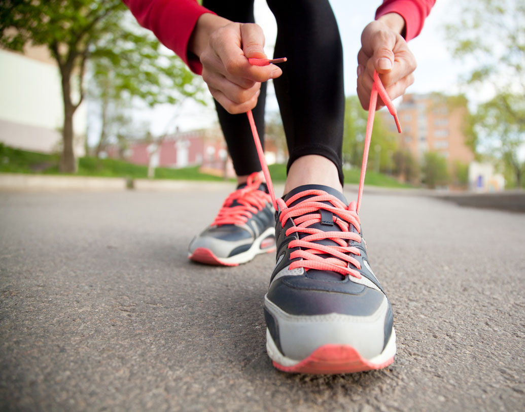 মোজা ও জুতোর মাধ্যমেও ছত্রাক ছড়িয়ে পড়া সম্ভব।