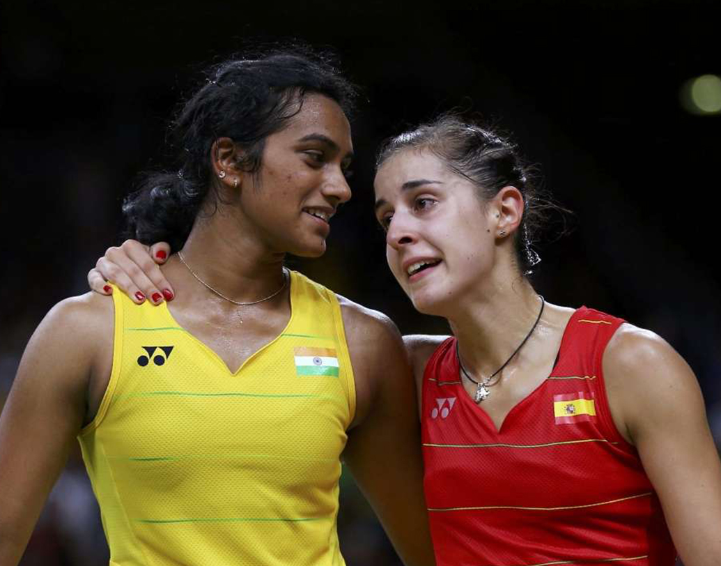 অনন্য রেকর্ড আরও রয়েছে সিন্ধুর ঝুলিতে। ২০১৬-তে প্রথম ভারতীয় মহিলা হিসাবে অলিম্পিক্সে রুপোর পদক পান তিনি। সে বছর ব্রাজিলের রিও ডি জেনেইরোতে স্পেনের ক্যারোলিনা মারিনের কাছে সেই হাড্ডাহাড্ডি ম্যাচে হেরে গেলেও সিন্ধুর লড়াই মনে রেখেছেন সবাই।