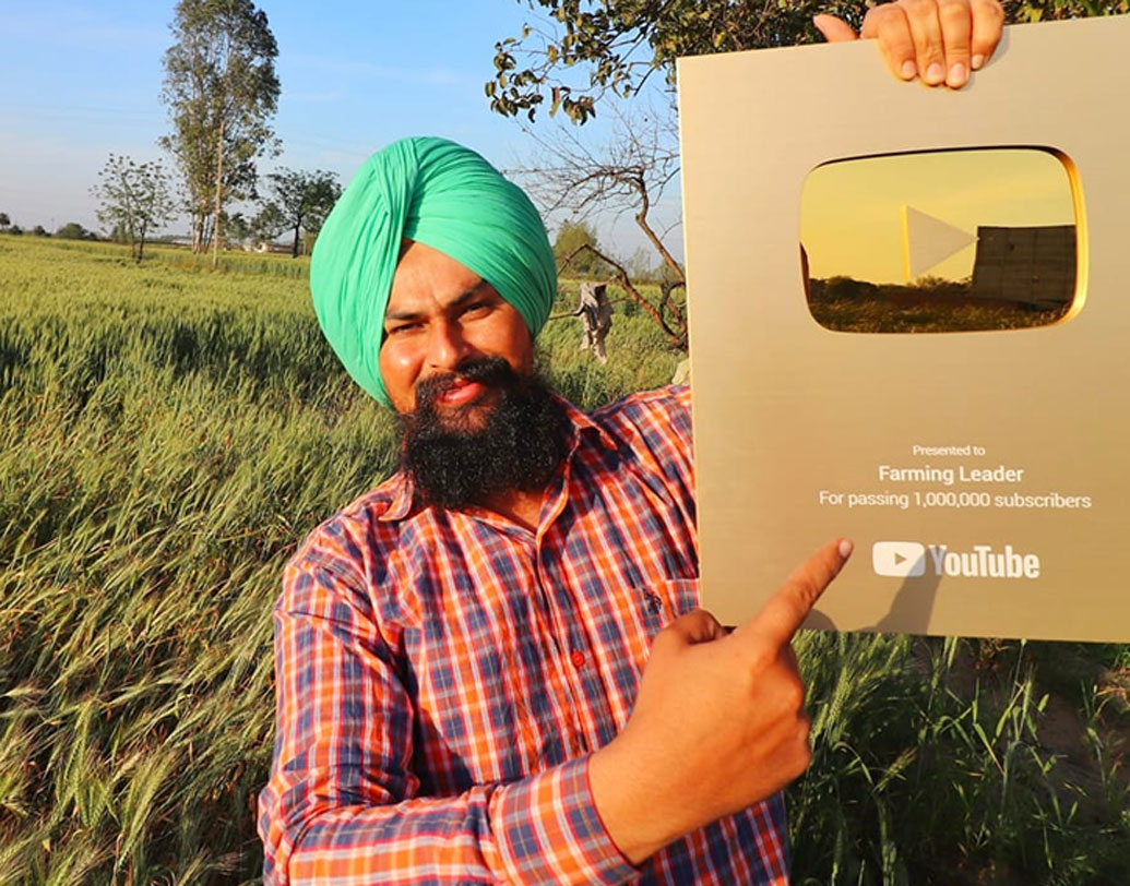 ২০১৭ সালের সেপ্টেম্বরে নিজের ইউটিউব চ্যানেল ‘ফার্মিং লিডার’ চালু করেন দর্শন। মাত্র ৬ মাসের মধ্যেই লক্ষের গণ্ডি ছুঁয়ে ফেলে তার চ্যানেলের ভিউ। প্রথম দিকে শুধুমাত্র কৃষকদের সাহায্যের জন্যই ভিডিয়ো আপলোড করতেন তিনি।