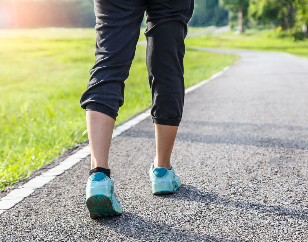 এমন কোনও রাস্তা বাছুন, যেখানে ধোঁয়া, যানজট, বড়সড় গাড়ির উপস্থিতি প্রায় নেই। গলিপথগুলো হাঁটার জন্য ভাল। বার বার হাঁটার সময় গাড়িঘোড়ার উপদ্রবে দাঁড়াতে হলে তা হাঁটায় বিঘ্ন ঘটায়। আর যানবাহনের ধোঁয়া শরীরের জন্যও ভাল নয়।