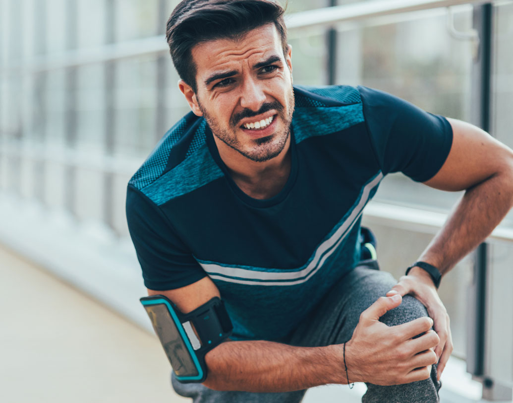 পায়ে বা হাঁটুতে চোট থাকলে বা কোমরের সমস্যায় ভুগলে অবশ্যই হাঁটার আগে চিকিৎসকের পরামর্শ নিন। দিনে কতটুকু হাঁটলে আপনার হাড় ও স্নায়ু তা সইতে পারবে, তা জেনে তবেই হাঁটাহাঁটি শুরু করুন।