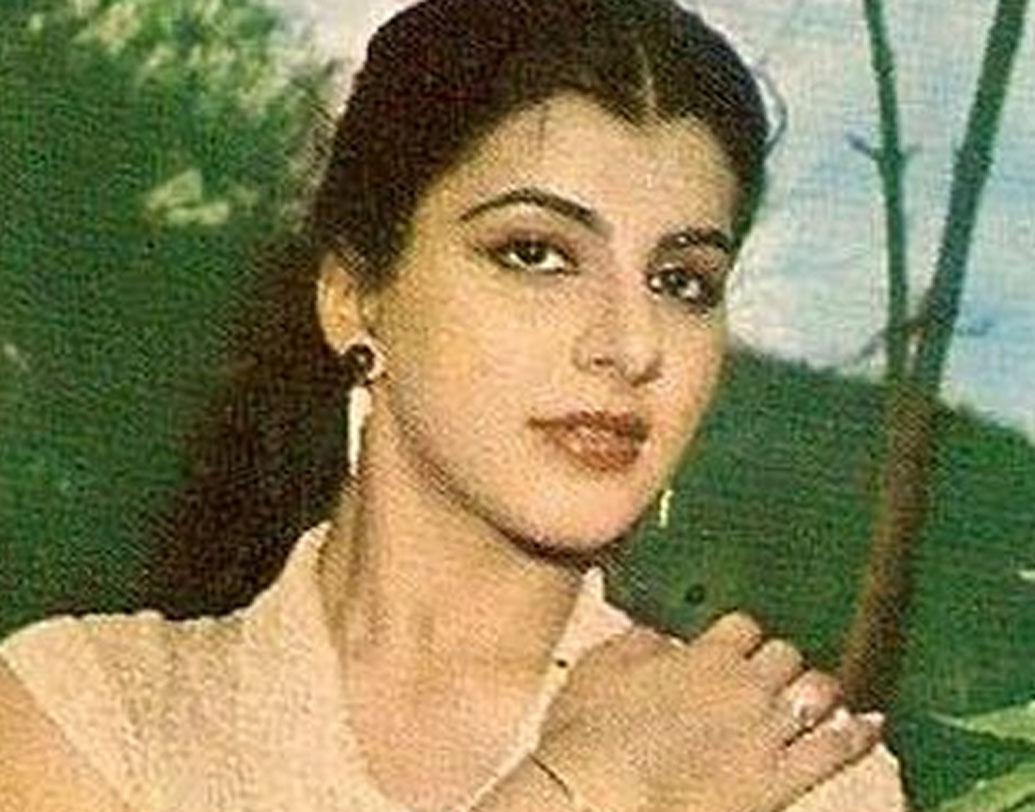 বিয়ের পরও অভিনয় চালিয়ে গিয়েছেন তিনি। বিয়ের পর ‘ইনসানিয়ত কে দুশমন’, ‘হাওয়ালত’, ‘সত্যমেব জয়তে’, ‘হিরাসত’, ‘ইনসাফ কি পুকার’, ‘পাপ কো জ্বালা কর রাখ কর দুঙ্গা’, ‘নফরত কি আঁধি’, ‘ঘর কি ইজ্জত’-এর মতো প্রচুর ছবিতে অভিনয় করেছেন।