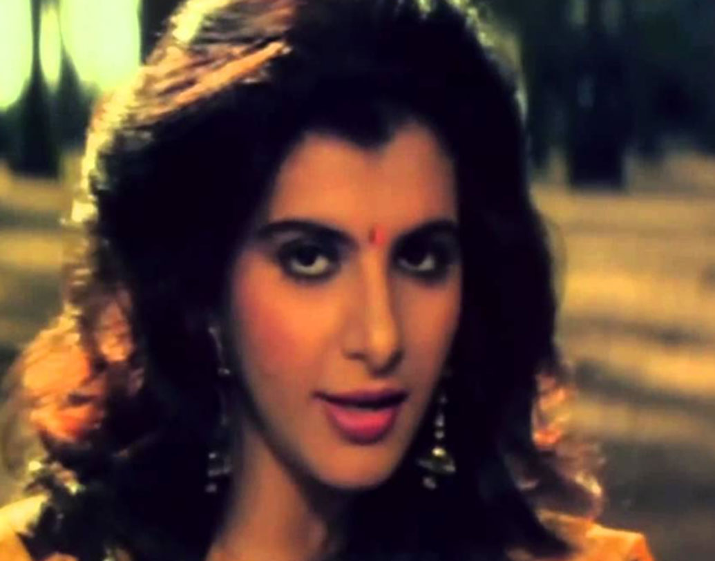 ১৯৮৯ সালে ফিল্ম ‘জুর‌্‌রত’-এ অভিনয় করার সময় অনিতা অন্তঃসত্ত্বা হয়ে পড়েন। এই ফিল্মের প্রযোজক ছিলেন অভিনেতা রাজেন্দ্র কুমার। কাজের ক্ষেত্রে রাজেন্দ্র কুমারের ভীষণ কঠিন ছিল। শোনা যায়, রাজেন্দ্র কুমারের জন্য অনিতার গর্ভপাতের আশঙ্কাও তৈরি হয়েছিল।