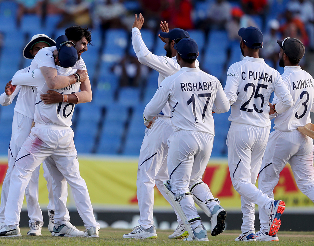 নিজেদের সেই রেকর্ডই রবিবার টপকে গেলেন বিরাটরা। ওয়েস্ট ইন্ডিজের শেষ উইকেট যখন পড়লো তখন বাকি আরও ৩১৮ রান। এই বিশাল রানে জয় ভারতকে নতুন রেকর্ড গড়তে সাহায্য করলো। এই জয়ই রানের বিচারে সব থেকে বড় ব্যবধানে জয়।