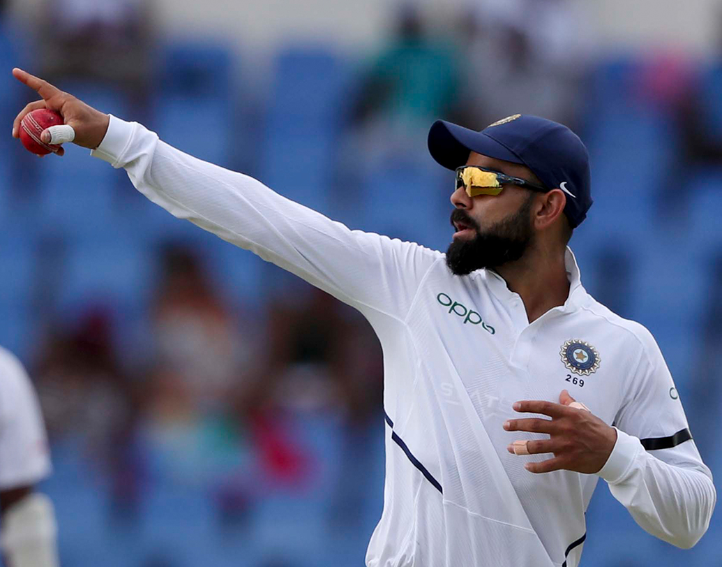 ভারতীয় অধিনায়ক হিসেবে সব চেয়ে বেশি সংখ্যক টেস্ট জয়ের রেকর্ডে ছুঁয়ে ফেললেন ধোনিকে। যদিও কোহালি সেই রেকর্ডে পৌঁছতে নিলেন মাত্র ৪৭টি টেস্ট। যেখানে ধোনি নিয়েছিলেন ৬০টি টেস্ট।