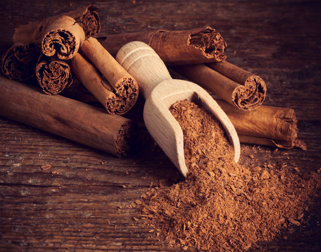 এক কাপ জলে আধ চামচ দারচিনি গুঁড়ো যোগ করুন। সেই জল ফুটিয়ে ঠান্ডা করে খান। দারচিনির অ্যান্টিঅক্সিড্যান্ট গ্যাস-অম্বলকে দূরে রাখে।