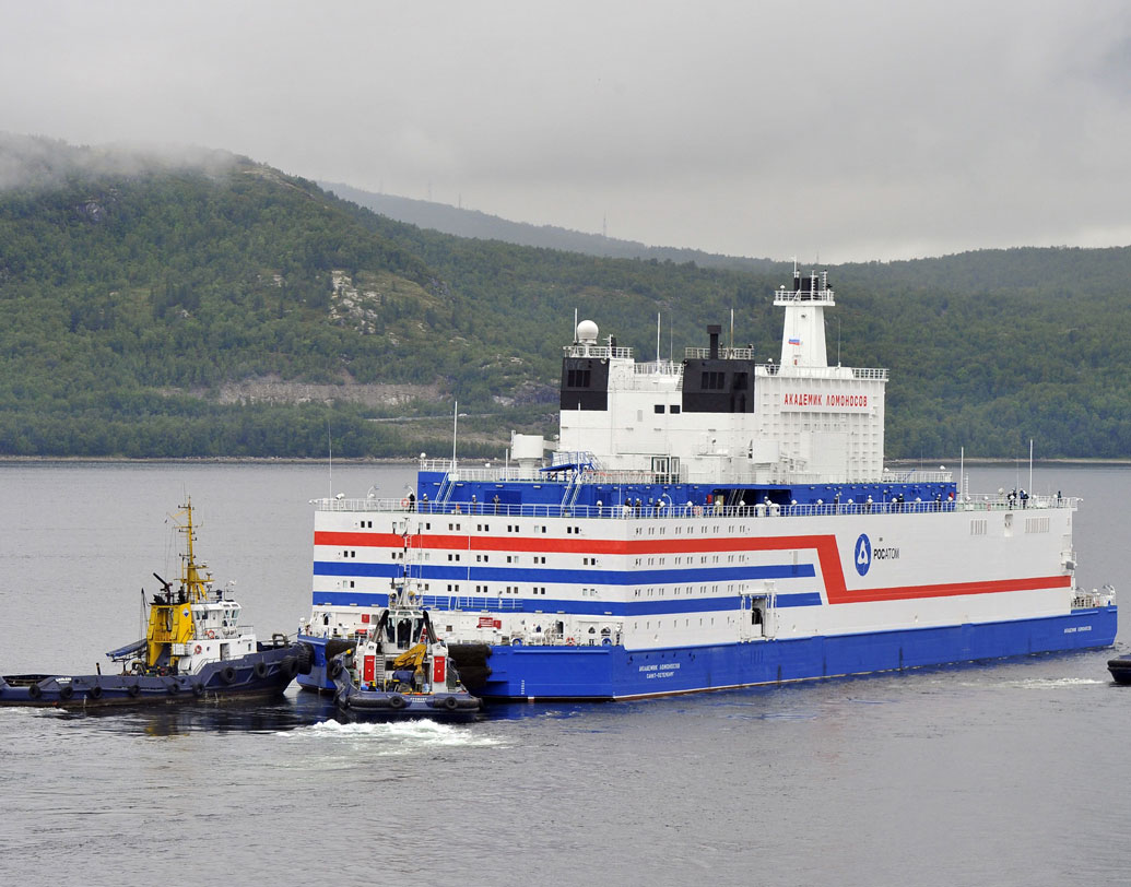 ২৩ অগস্ট রাশিয়ার মুরমানস্ক থেকে সে দেশের সুমেরু অঞ্চলের বন্দরশহর পেভেকে ঘাঁটি গাড়ে একটি  জাহাজ। ‘আকাদেমিক লোমোনোসভ’ নামের সে জাহাজে রয়েছে দু’টি পারমাণবিক চুল্লি। রাশিয়ার স্টেট নিউক্লিয়ার কর্পোরেশন রোসাতম জানিয়েছে, পারমাণবিক জ্বালানির মাধ্যমে আপাতত ওই অঞ্চলে বিদ্যুতের যোগান দেওয়াই তার উদ্দেশ্য।