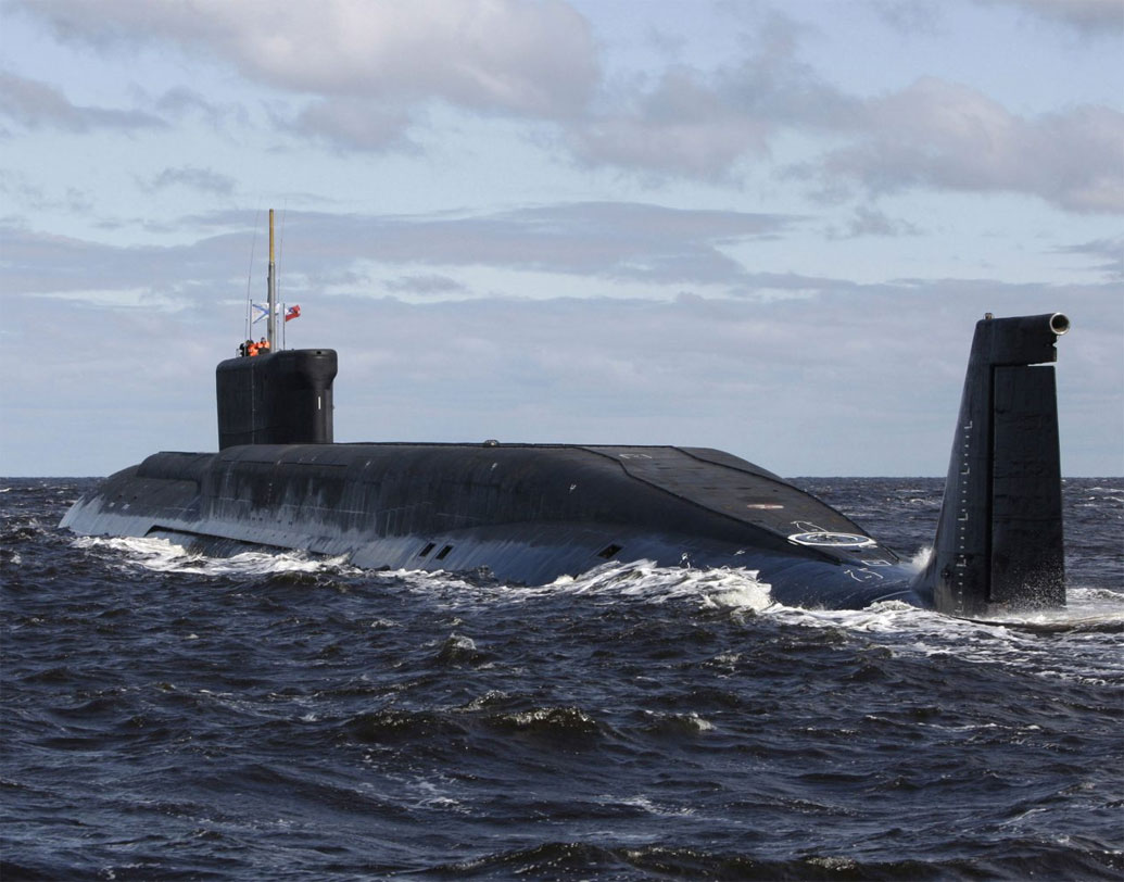 তবে আশঙ্কা কেন? পারমাণবিক বিপর্যয় তো রাশিয়ায় কম ঘটেনি। অতি সম্প্রতি সে দেশের পারমাণবিক শক্তি কেন্দ্রে দু’টি দুর্ঘটনা ঘটেছে। ১ জুলাই লোশারিক পারমাণবিক সাবমেরিনে এক বিধ্বংসী আগুনে ১৪ জন নাবিকের মৃত্যু হয়। ৮ অগস্ট সমুদ্রে একটি মিসাইল পরীক্ষা ব্যর্থ হলে তাতে প্রাণ হারান পাঁচ বিজ্ঞানী।