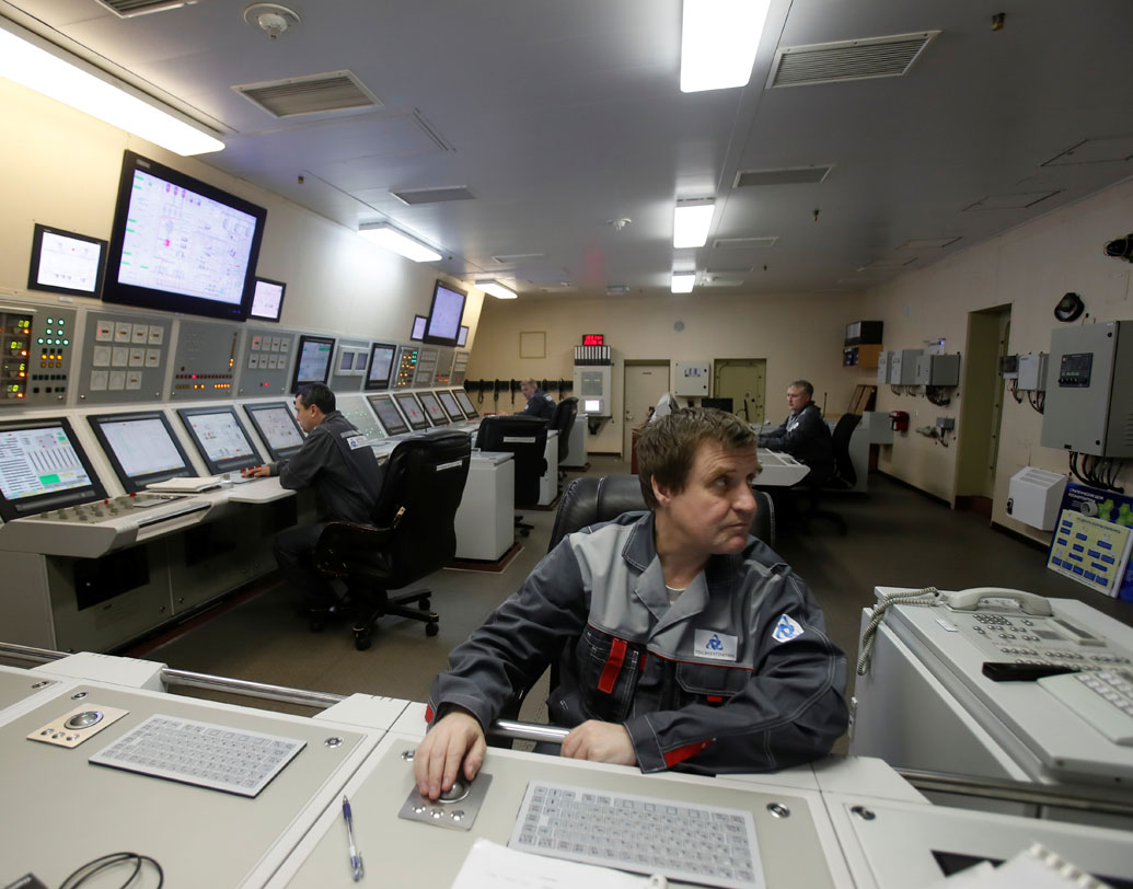 পরিবেশ নিয়ে আন্দোলনকারী সংগঠন গ্রিনপিস সম্প্রতি ওই পারমাণবিক বিদ্যুৎ উৎপাদনকারী জাহাজ ‘আকাদেমিক লোমোনোসভ’ নিয়ে আশঙ্কা প্রকাশ করেছে। গত এপ্রিলে একটি ব্লগে তারা লিখেছে, ‘পরবর্তী চের্নোবিল বিপর্যয় হতে পারে সুমেরু সাগরে।’ গ্রিনপিস-এর তরফে কনস্তান্তিন ফোমিনের দাবি, অবিলম্বে ওই বিপজ্জনক পরিকল্পনা বাতিল করুক রাশিয়া।