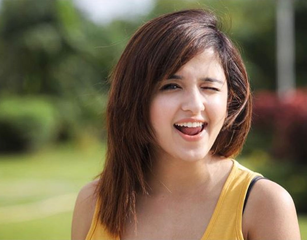 অভিমন্যুর নতুন একটি ছবি আসছে। শোনা যাচ্ছে সেই ছবিতে নাকি দেখা যাবে শেরলিকেও। তবে ছবির সূত্রেই তাঁদের পরিচয় নয়।