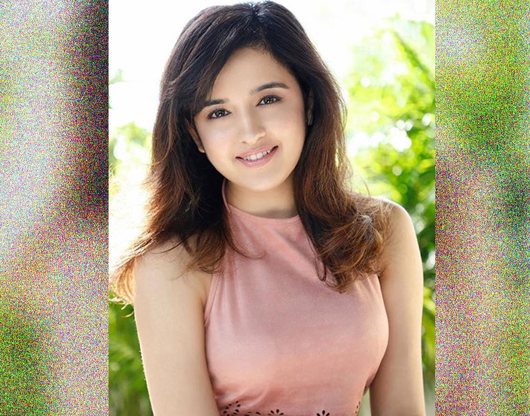 কারণ অভিমন্যুর ছবির সঙ্গে শেরলির চুক্তি হওয়ার আগে থেকেই দু’জনকে একসঙ্গে দেখা যাচ্ছিল। কখনও রেস্তরাঁ, কখনও মুভি, কখনও আবার বন্ধুদের পার্টিতে তাঁরে একসঙ্গে যাচ্ছে আজকাল।