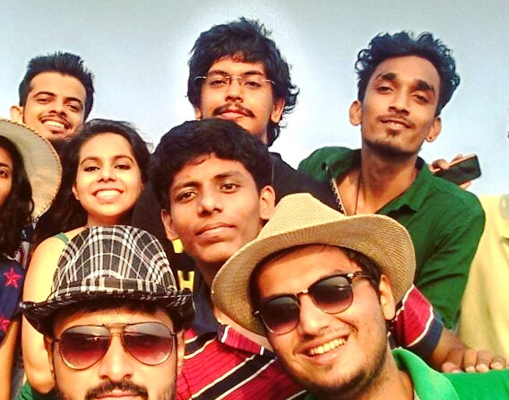 এটাই ছিল তাঁর জীবনের টার্নিং পয়েন্ট। কলেজে পড়াকালীন প্রথম চাকরির প্রস্তাব আসে লার্সেন অ্যান্ড টুবরো থেকে। কলেজ পাস করেই তিনি টাটা ইনস্টিটিউট অফ ফান্ডামেন্টাল রিসার্চ (টিআইএফআর)-এ কাজ পান। মাইনে ৩০,০০০ টাকা।