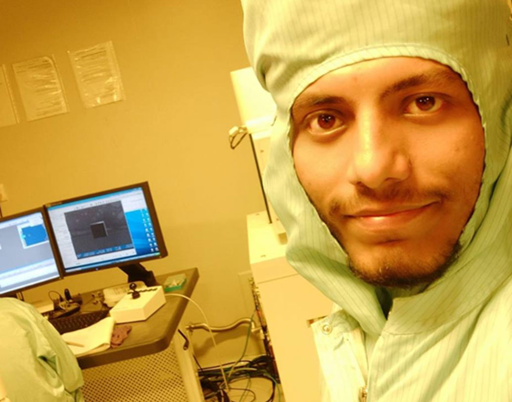 দু’মাসের মাইনে জমিয়েই প্রথম নিজের বাড়ির জন্য একটা এসি কেনে। জিআরই আর টিওইএফএল পরীক্ষার জন্য ফর্মপূরণ করেন। ফর্মের জন্য অনেকটা টাকা খরচ হয়ে যায়। সেই ঘাটতি মেটাতে এবার অনলাইন টিউশন শুরু করেন জয়কুমার।